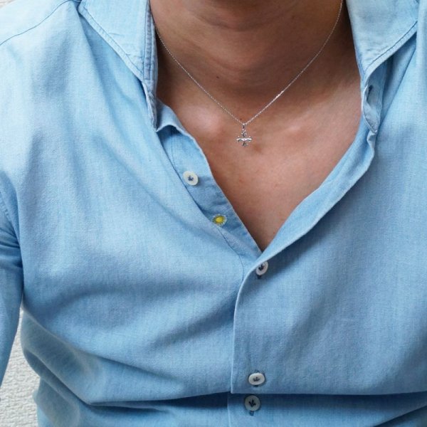 画像5: K18 ダイヤモンド ホワイトゴールド リリー クロス ペンダント (5)