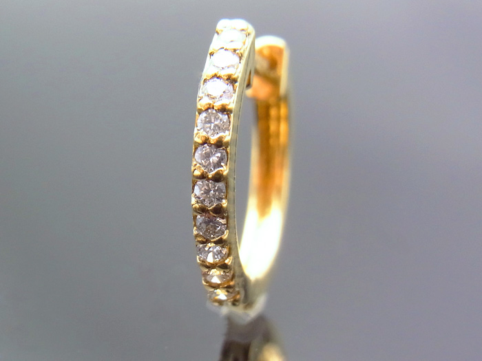 18金×ダイヤモンドの贅沢なハイジュエリーピアス。